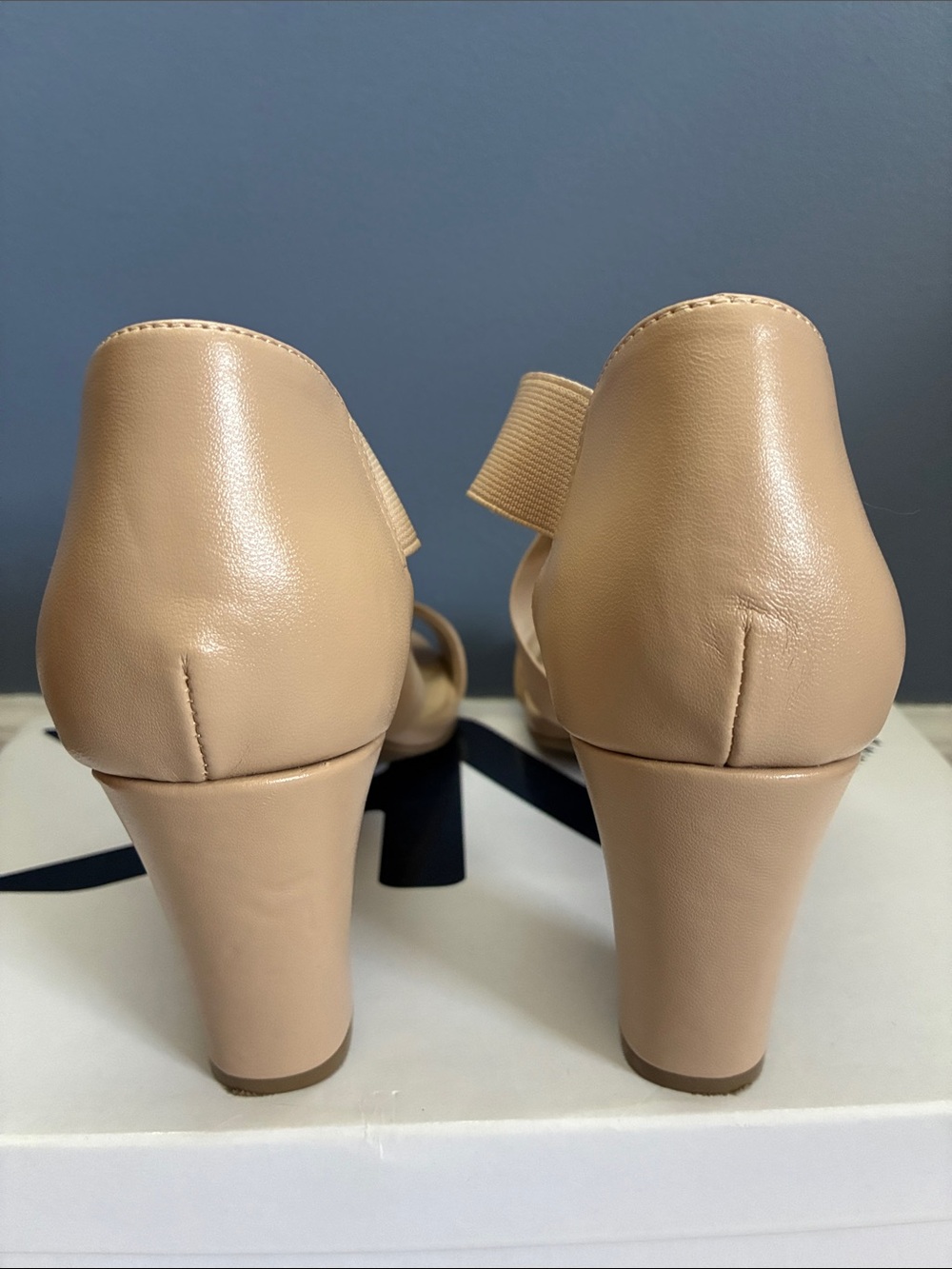 Beautiful Nude Block Heel Sandals with Elastic Straps, Size 8 - Picture 4 of 11